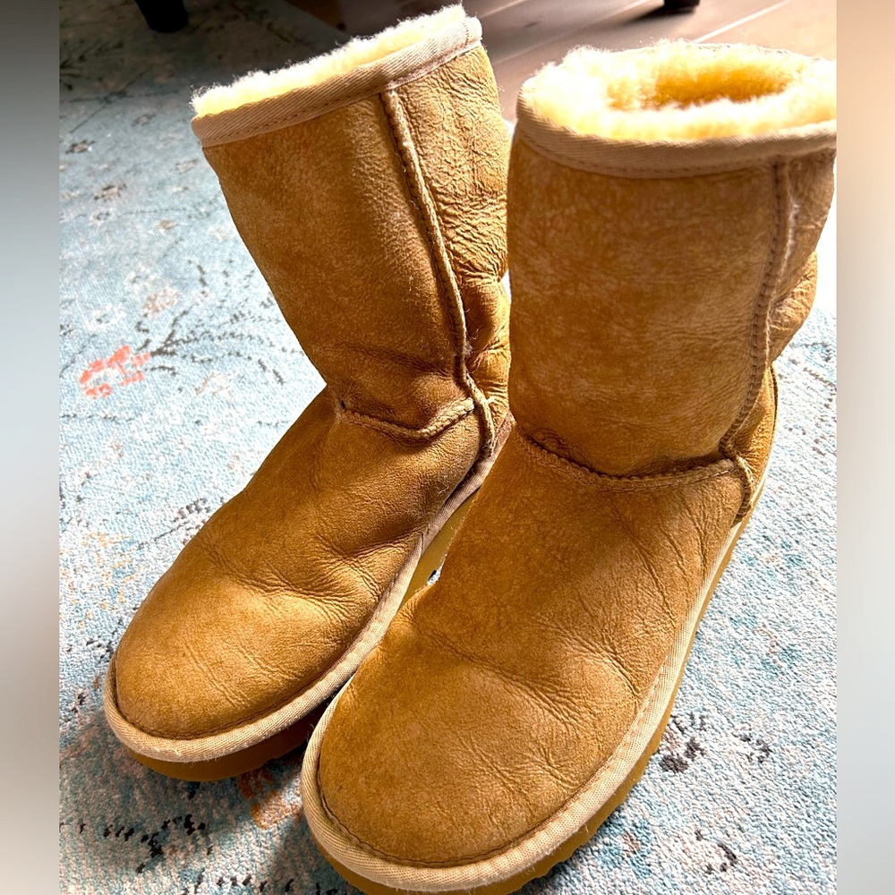 Classic mid Chestnut Tan Original Uggs